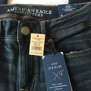 American Eagle jeans Brand New Size 4
